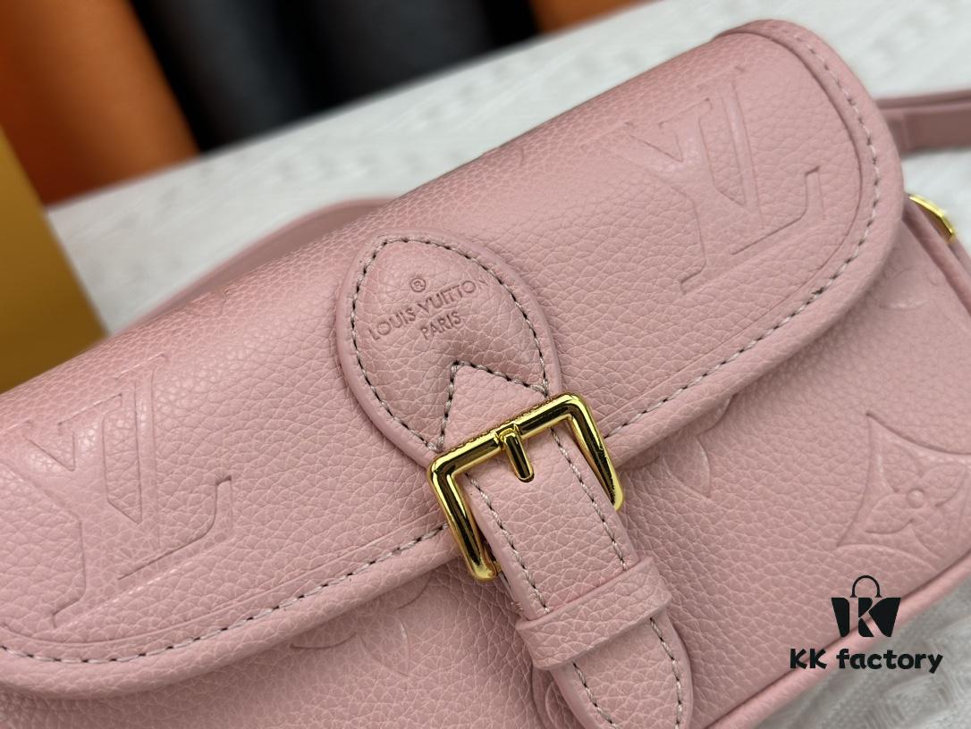 69308aaf6e68136f4d9a8dd4 Upgraded Original M83566 M83300 M45985 Baguette Series New Diane Handbag