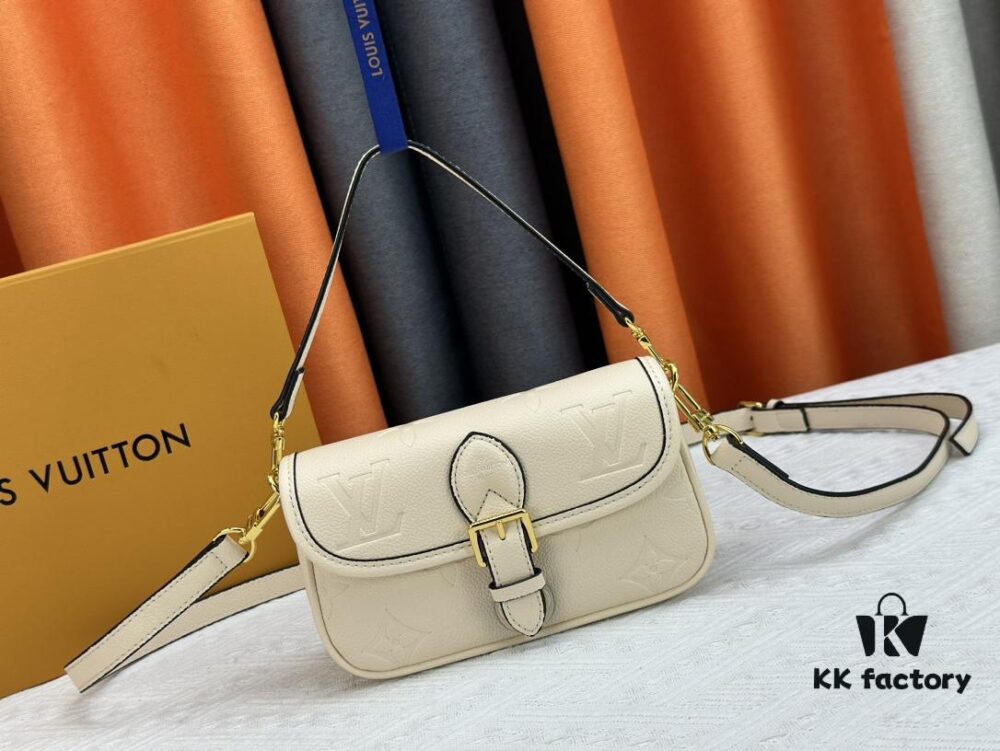 69308ab16e68136f4d9a8ddb Upgraded Original M83566 M83300 M45985 Baguette Series New Diane Handbag