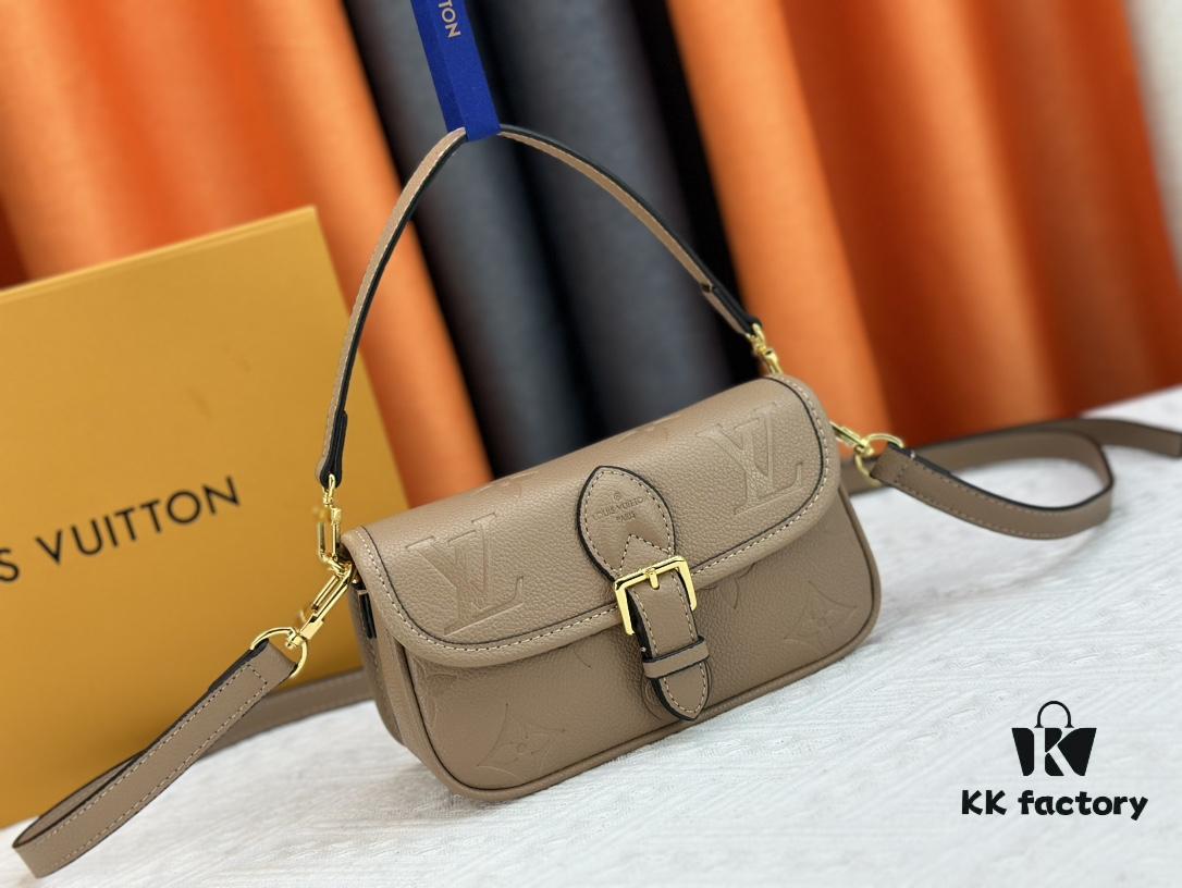 69308ab46e68136f4d9a8de0 Upgraded Original M83566 M83300 M45985 Baguette Series New Diane Handbag