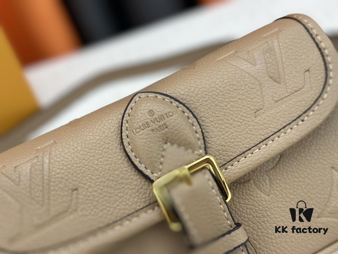 69308ab66e68136f4d9a8de6 Upgraded Original M83566 M83300 M45985 Baguette Series New Diane Handbag
