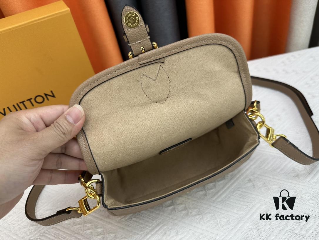 69308ab76e68136f4d9a8de8 Upgraded Original M83566 M83300 M45985 Baguette Series New Diane Handbag