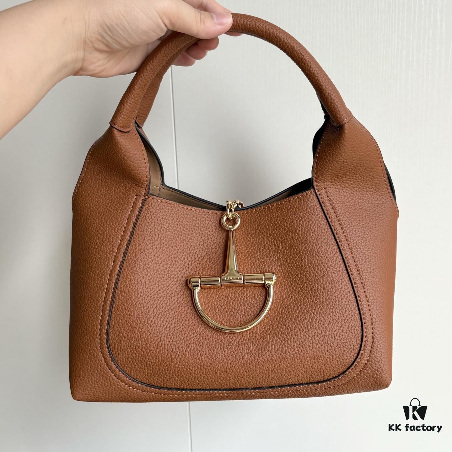 69308b306e68136f4d9a8edd Gucci Softbit Small Shoulder Bag in Beige