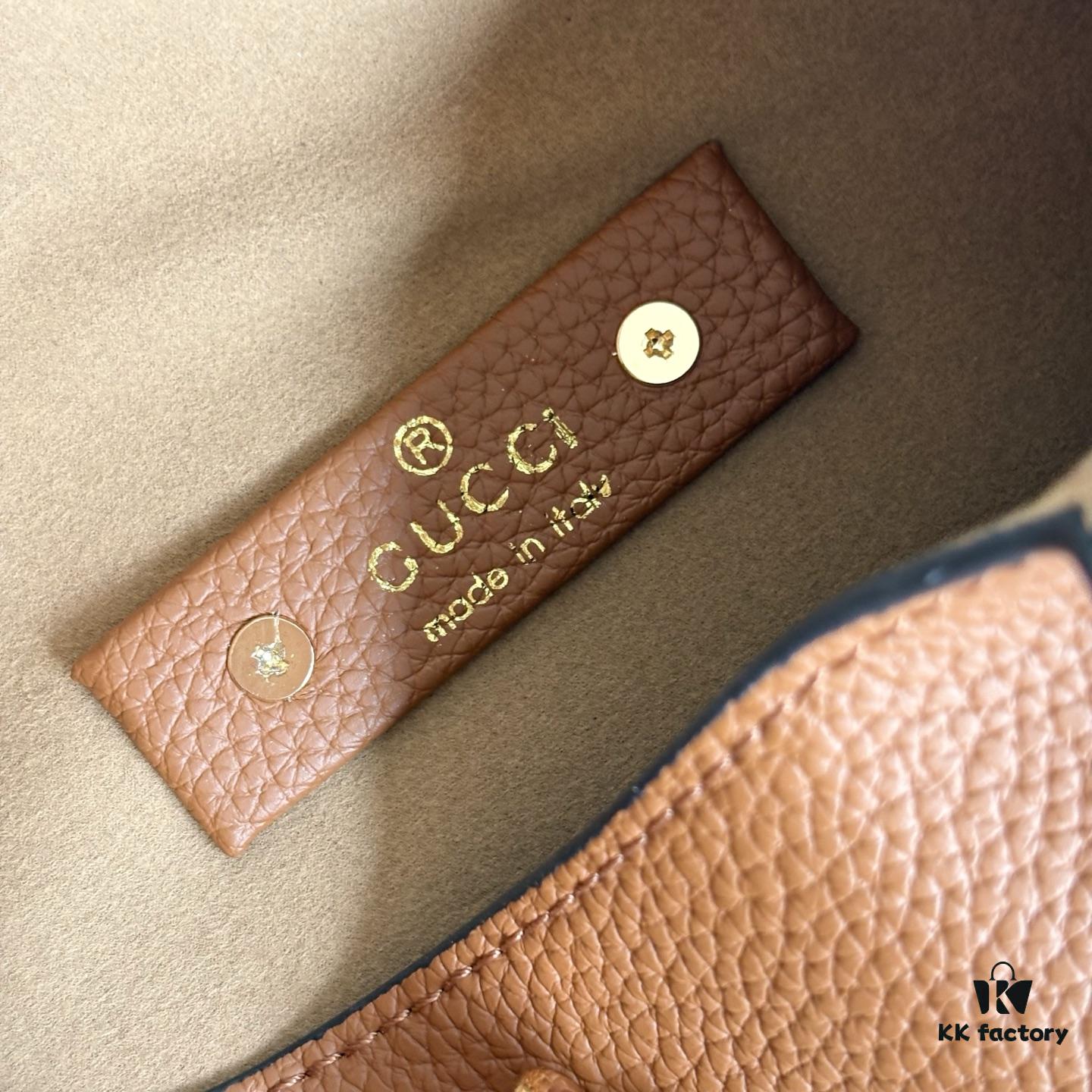 69308b336e68136f4d9a8ee2 Gucci Softbit Small Shoulder Bag in Beige