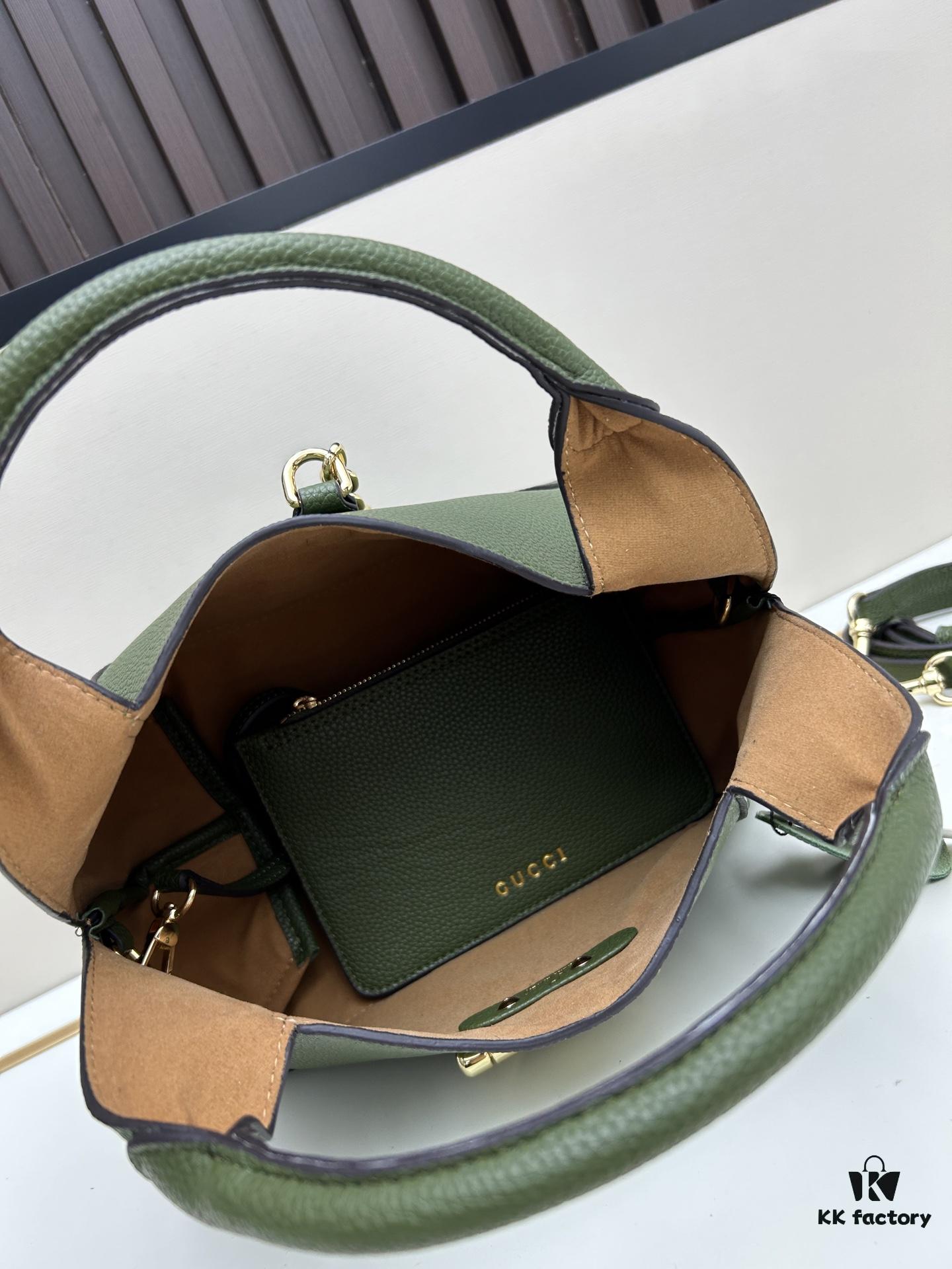 New Arrival with Gift Box 🎁, Gucci Softbit Leather Handheld or Crossbody Bag