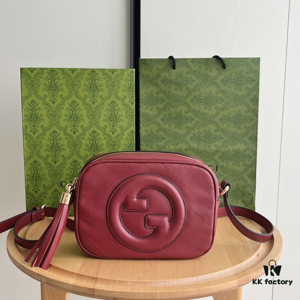 69308db86e68136f4d9a938e Gucci Blondie Camera Bag Model 742360 Genuine Top-Grain Leather Size 21*15.5*5.5cm