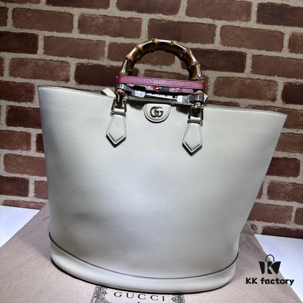 GUCCI High-Quality Original Single Item, Real Photo, Model No. 746270 White, Size: 40 x 34 x 21 cm