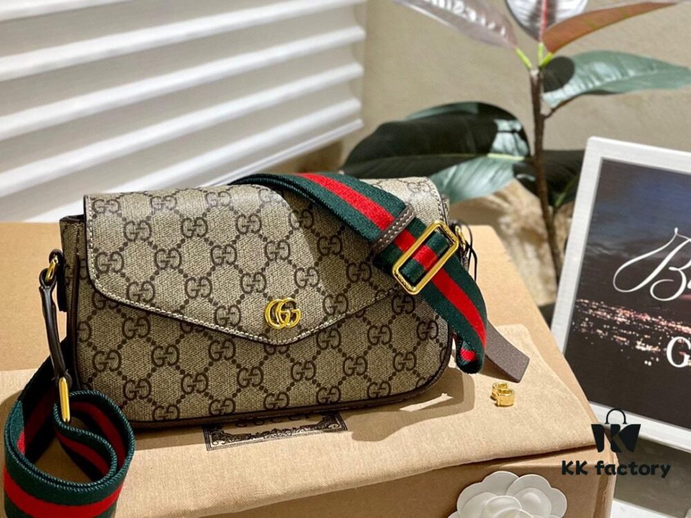 Gucci New Arrival Mahjong Bag, Envelope Style, Must-Have for Travel, Colored Strap