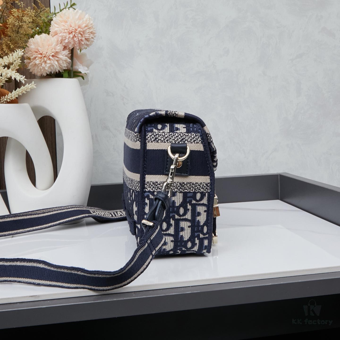 693092df6e68136f4d9a9d7e Small DIOR New Messenger Bag with Box 🆕❤️