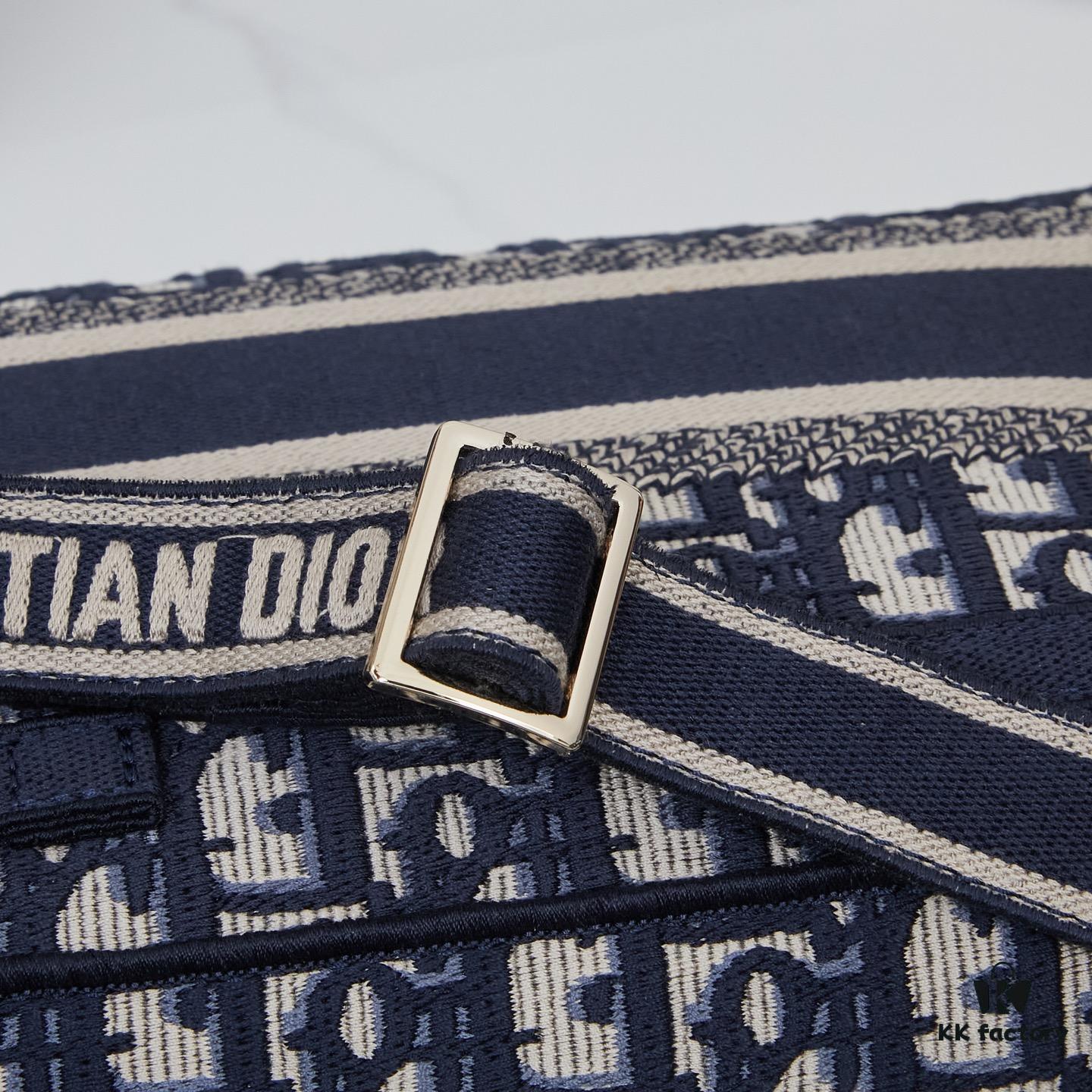 693092e26e68136f4d9a9d82 Small DIOR New Messenger Bag with Box 🆕❤️