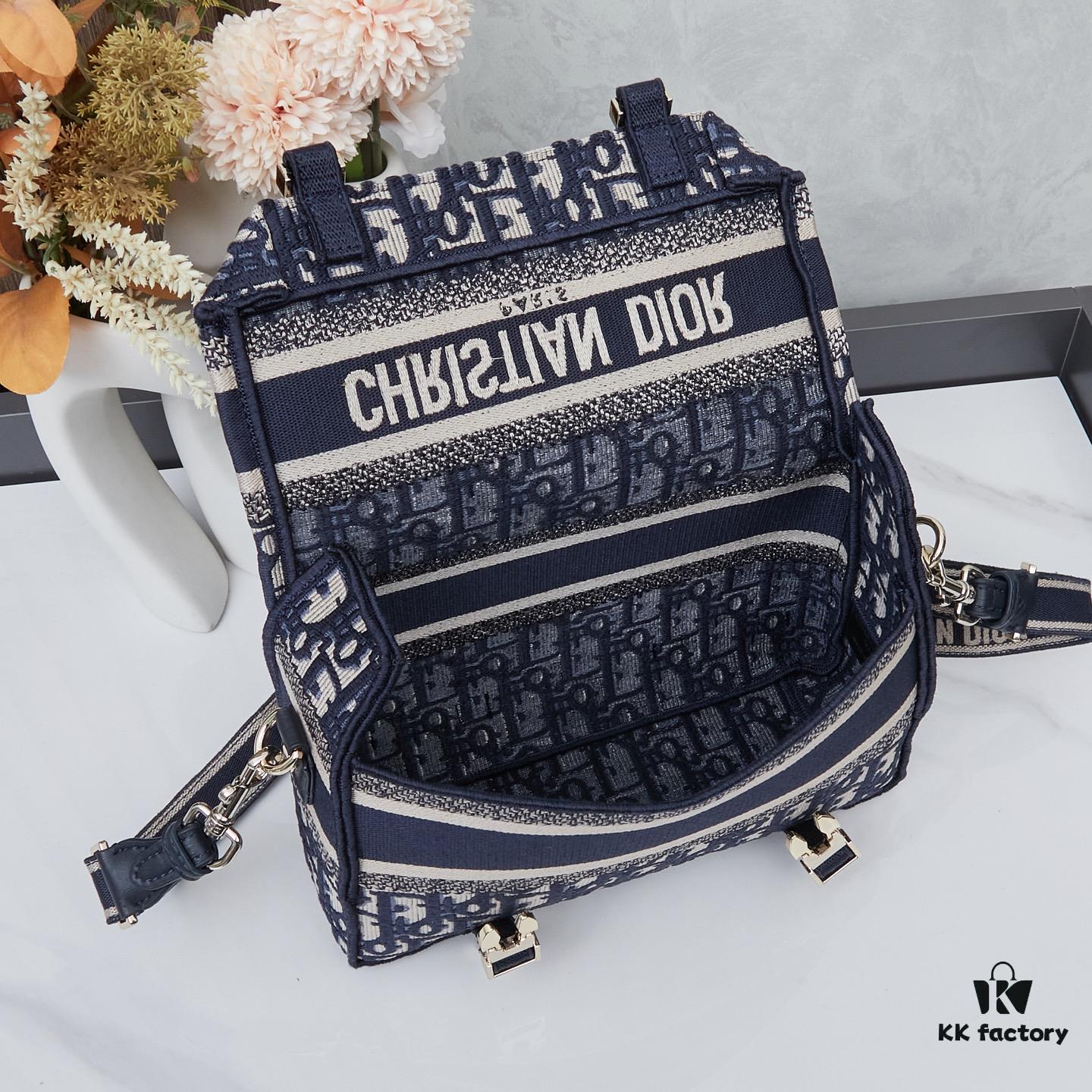 693092e56e68136f4d9a9d86 Small DIOR New Messenger Bag with Box 🆕❤️