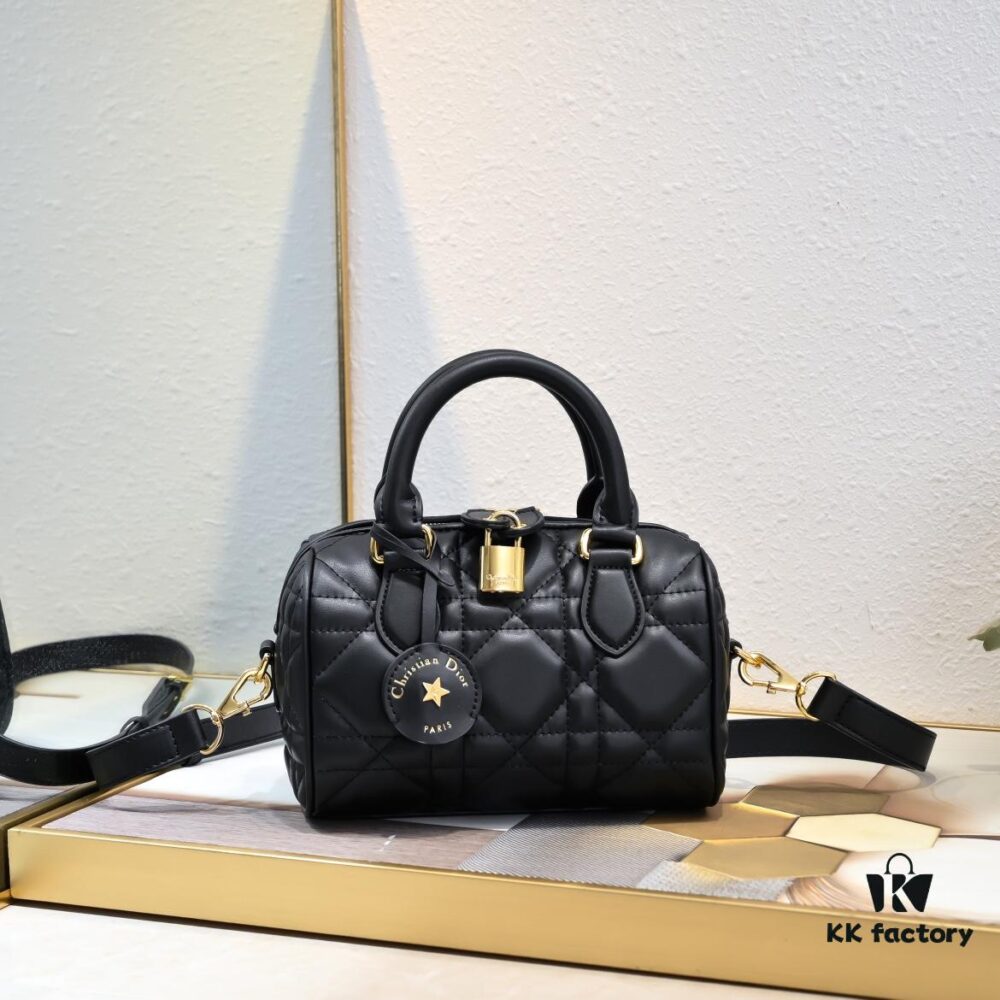 693093296e68136f4d9a9df0 Dior Groove 20.25 Handbag