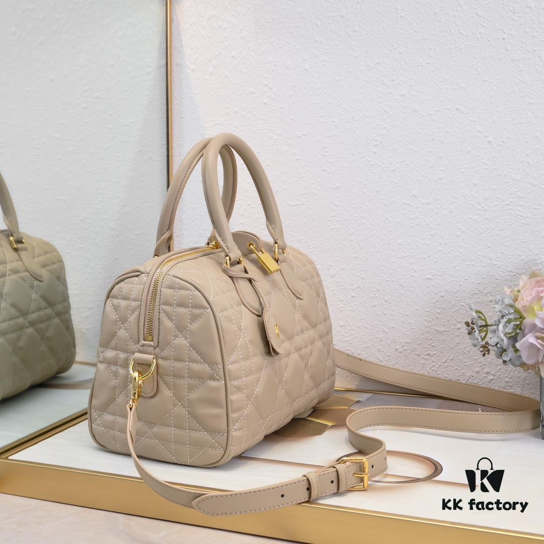 693093386e68136f4d9a9e0b Dior Groove .25 Handbag