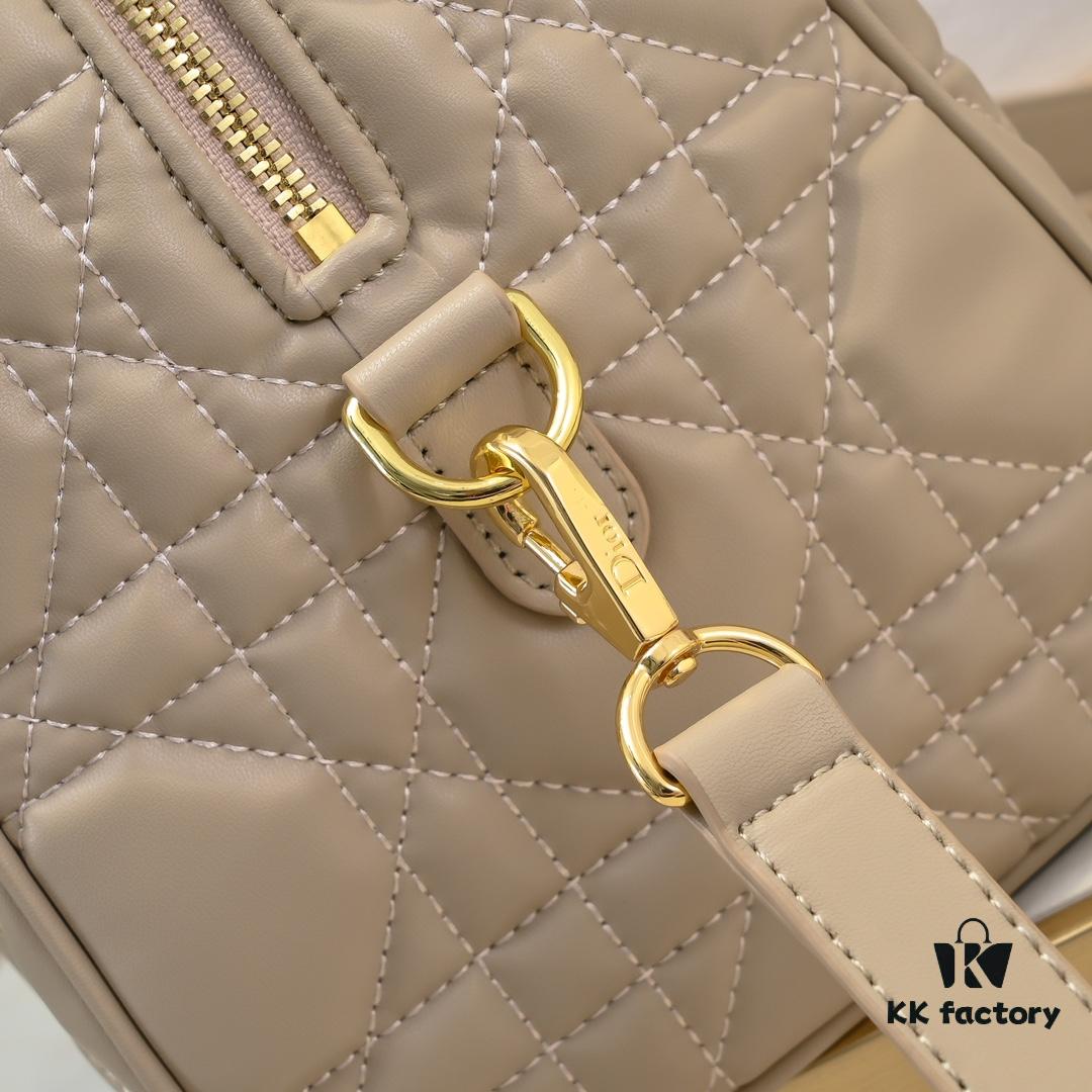 693093396e68136f4d9a9e0d Dior Groove .25 Handbag