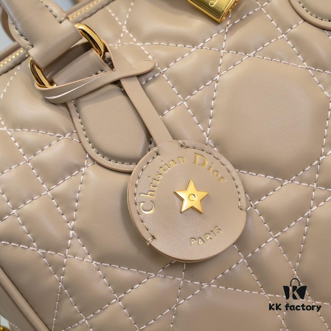 693093396e68136f4d9a9e10 Dior Groove .25 Handbag