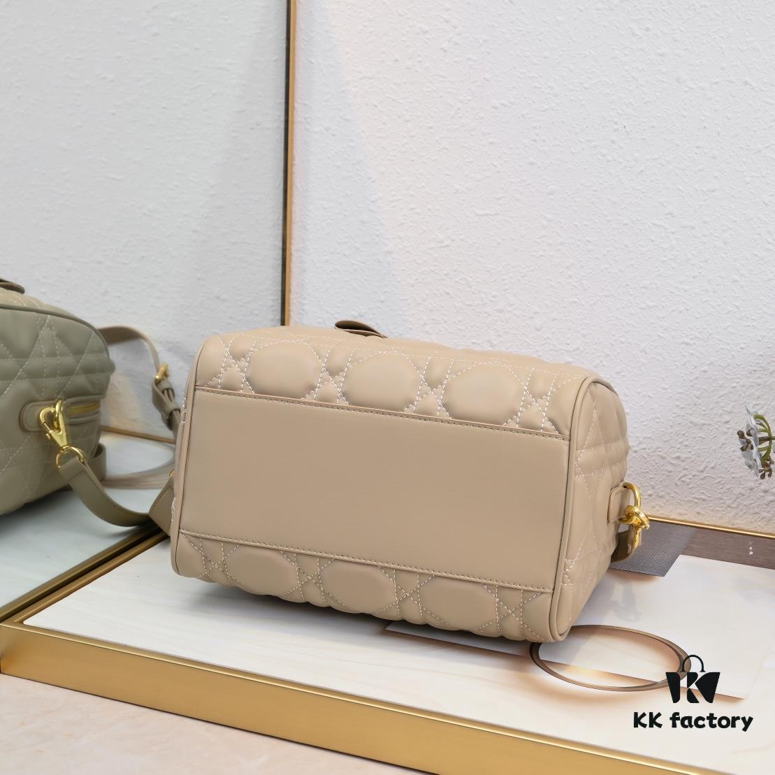 6930933a6e68136f4d9a9e11 Dior Groove .25 Handbag