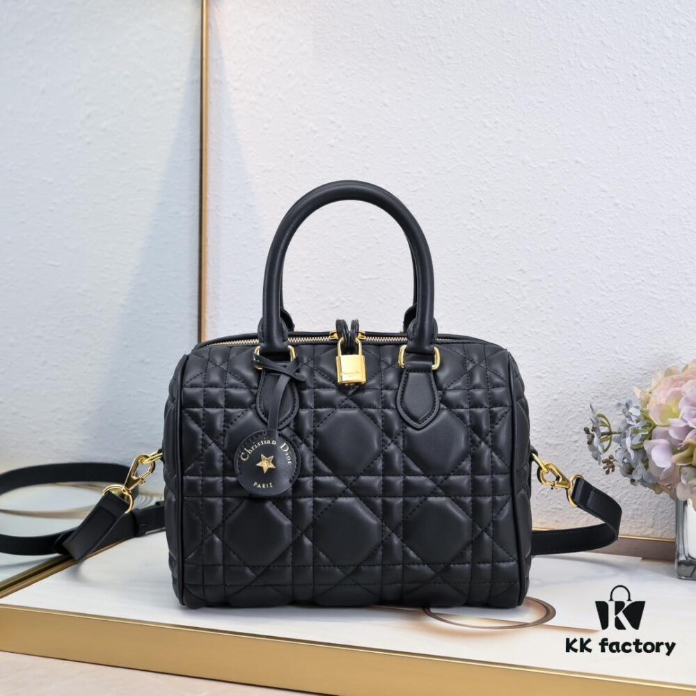 6930933c6e68136f4d9a9e13 Dior Groove .25 Handbag in Blue Oblique Print