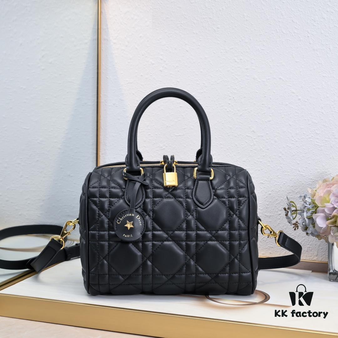 6930933c6e68136f4d9a9e13 Dior Groove .25 Handbag in Blue Oblique Print