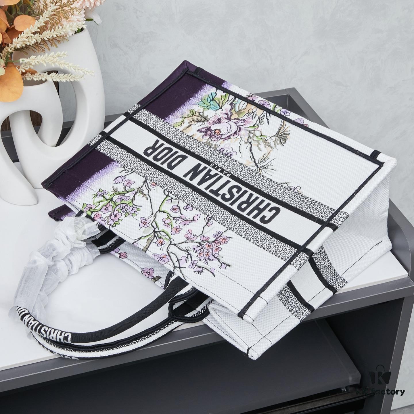 Embroidered Medium [Di0r Book Tote]