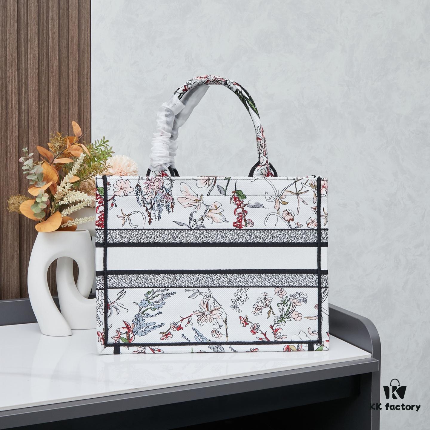 Embroidered Medium [Di0r Book Tote]