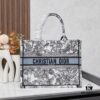 693093d86e68136f4d9a9f28 Original Order Embroidered Medium Di0r Book Tote