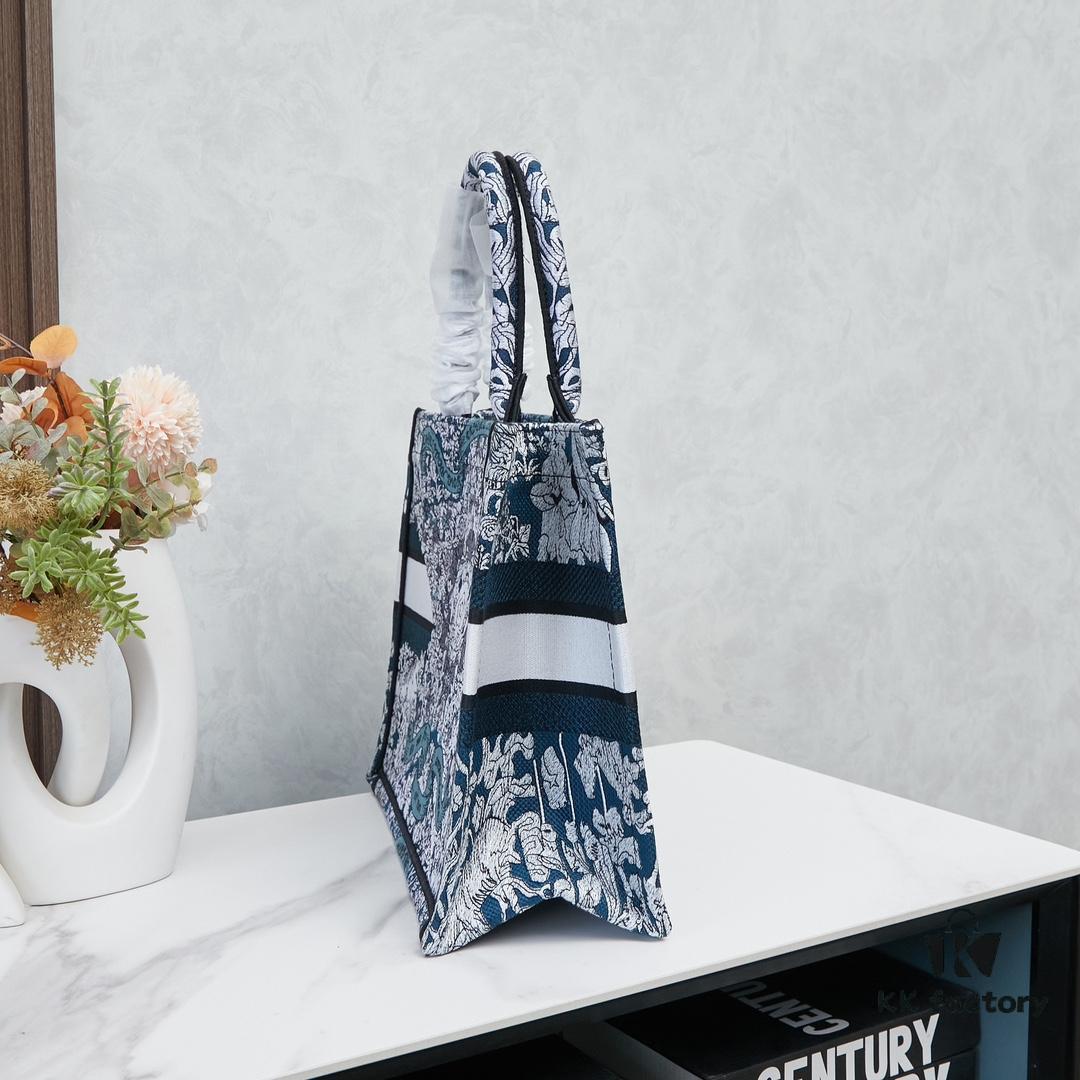 693094156e68136f4d9a9f9f Original Order Embroidered Medium Di0r Book Tote