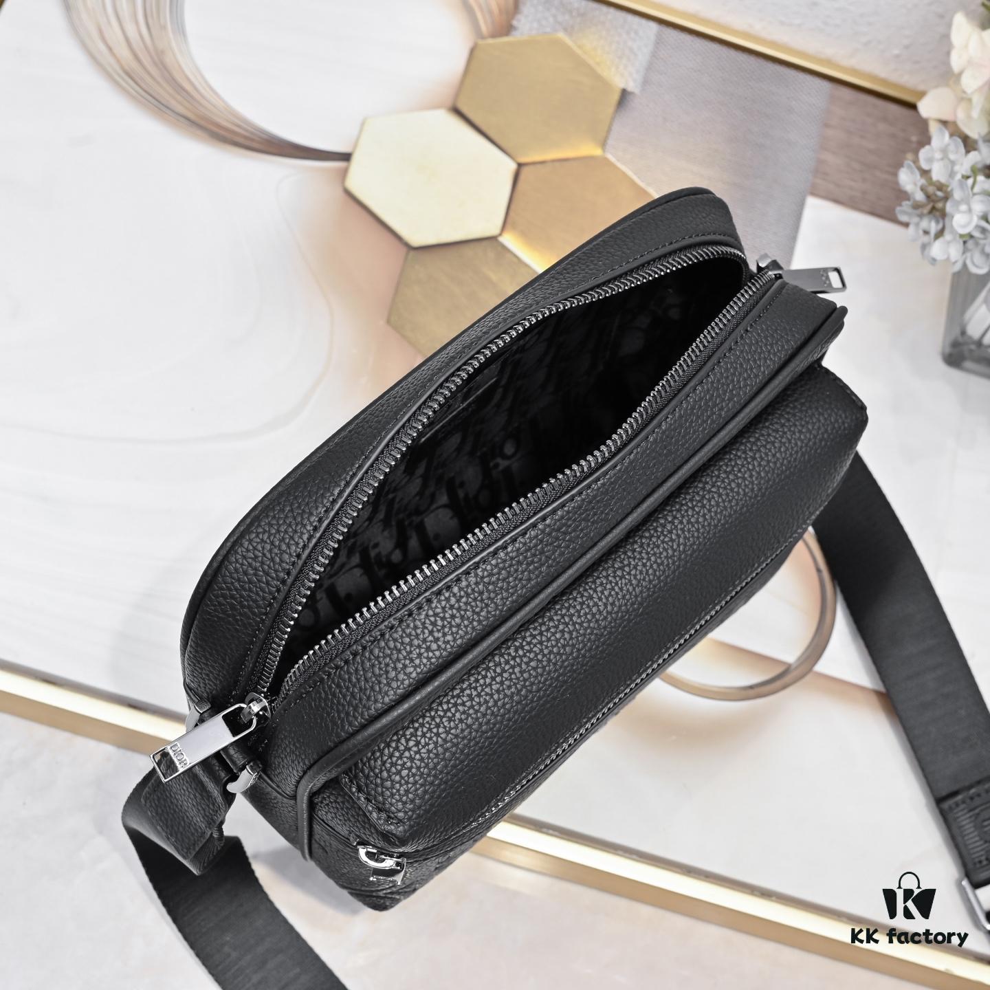 693094216e68136f4d9a9fbb Top Original Hot Embossed Large Rider 2.0 Zip Messenger Bag
