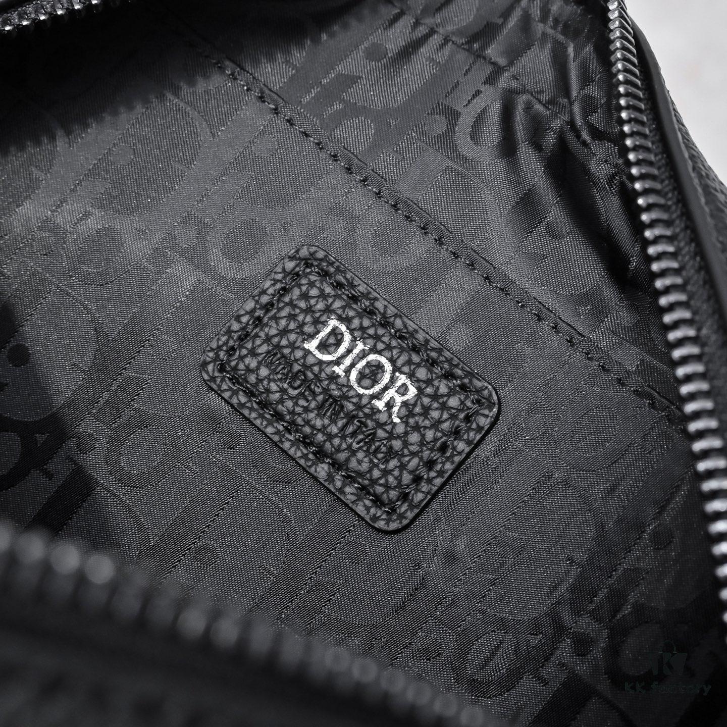 693094216e68136f4d9a9fbc Top Original Hot Embossed Large Rider 2.0 Zip Messenger Bag
