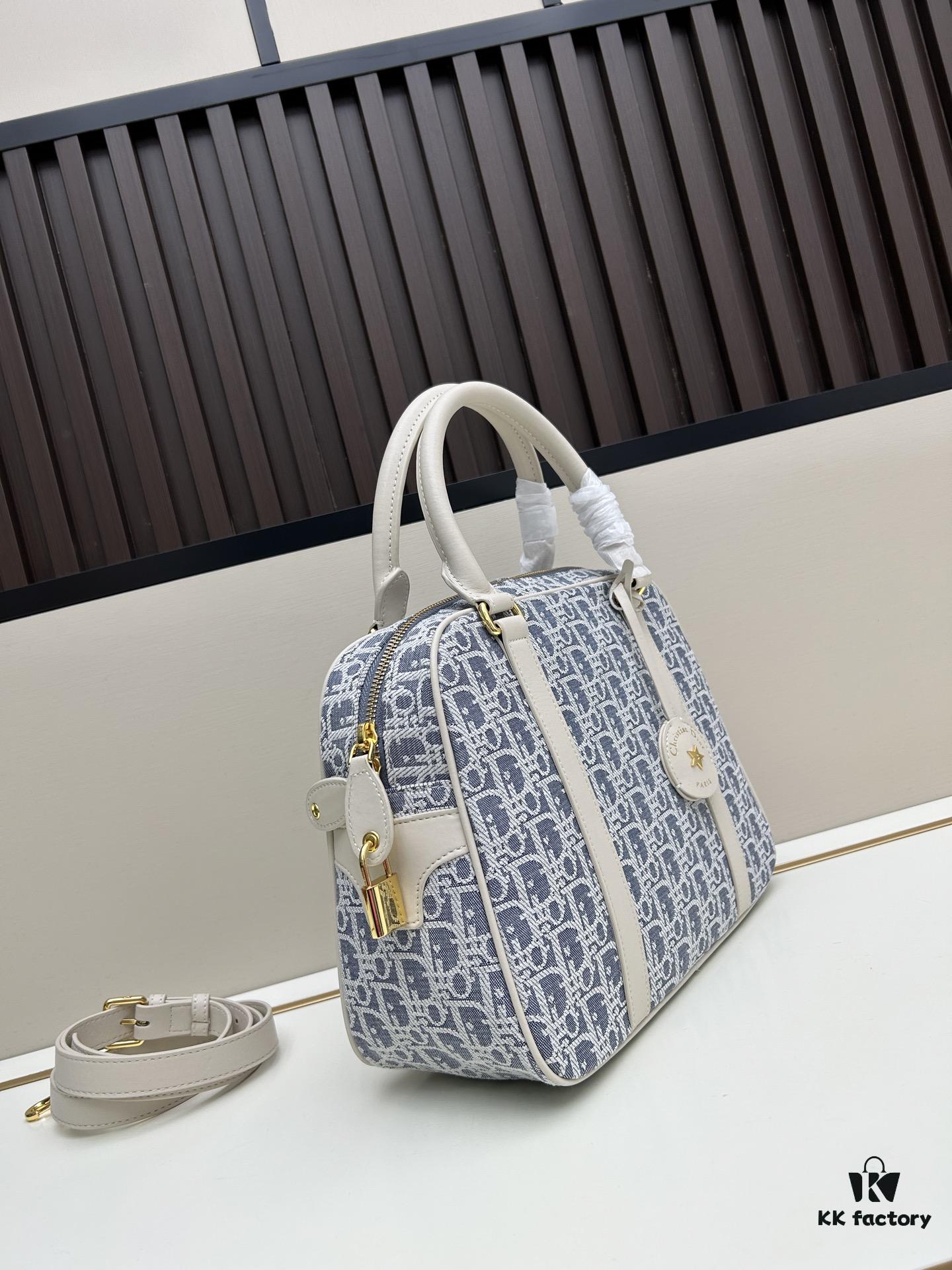 693094436e68136f4d9a9ffa Large D-Vibe Bowling Bag in Blue Oblique Print