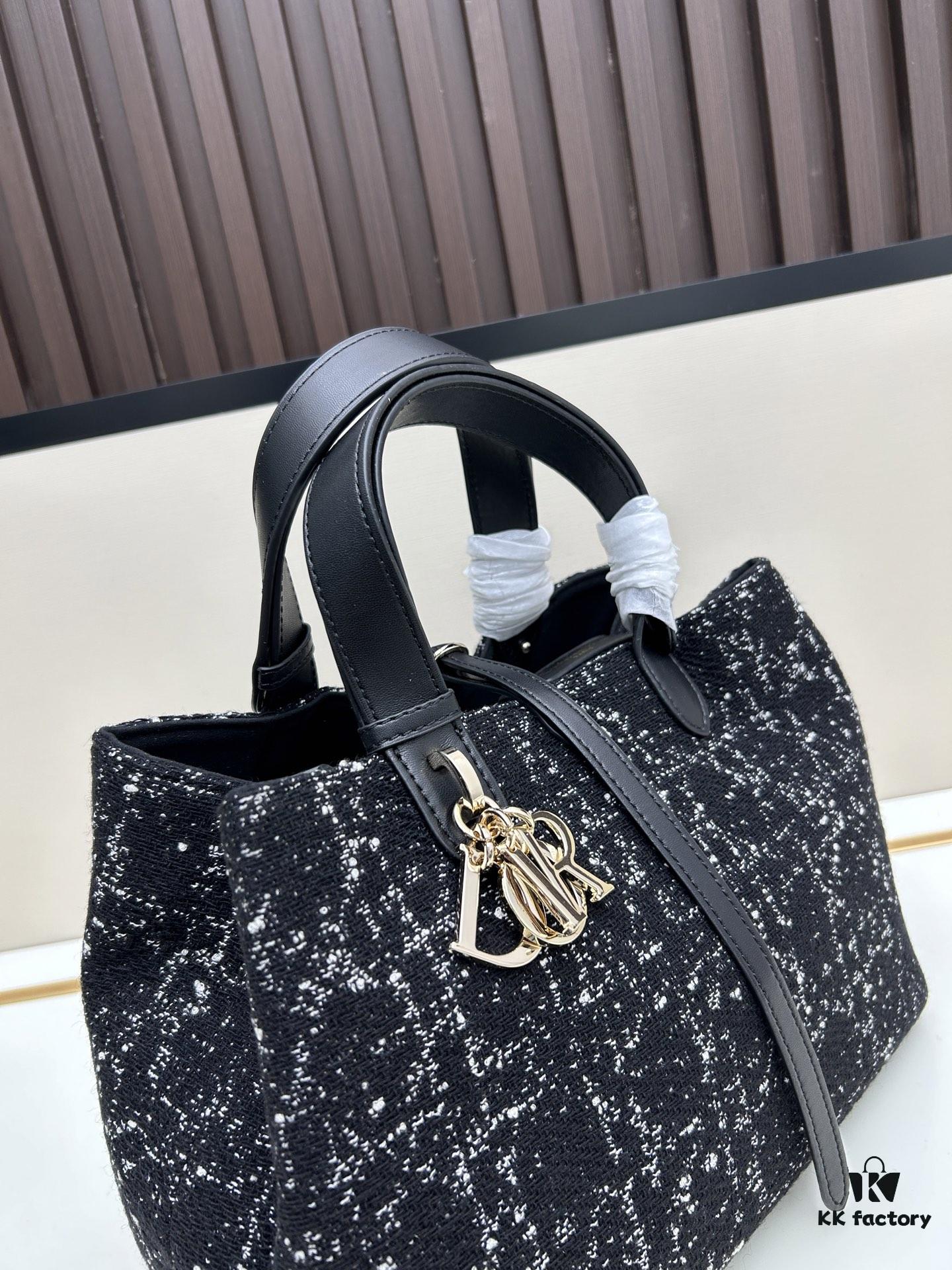 693094536e68136f4d9aa012 Medium Dior Toujours Bag in Black Calfskin with Cannage Stitching