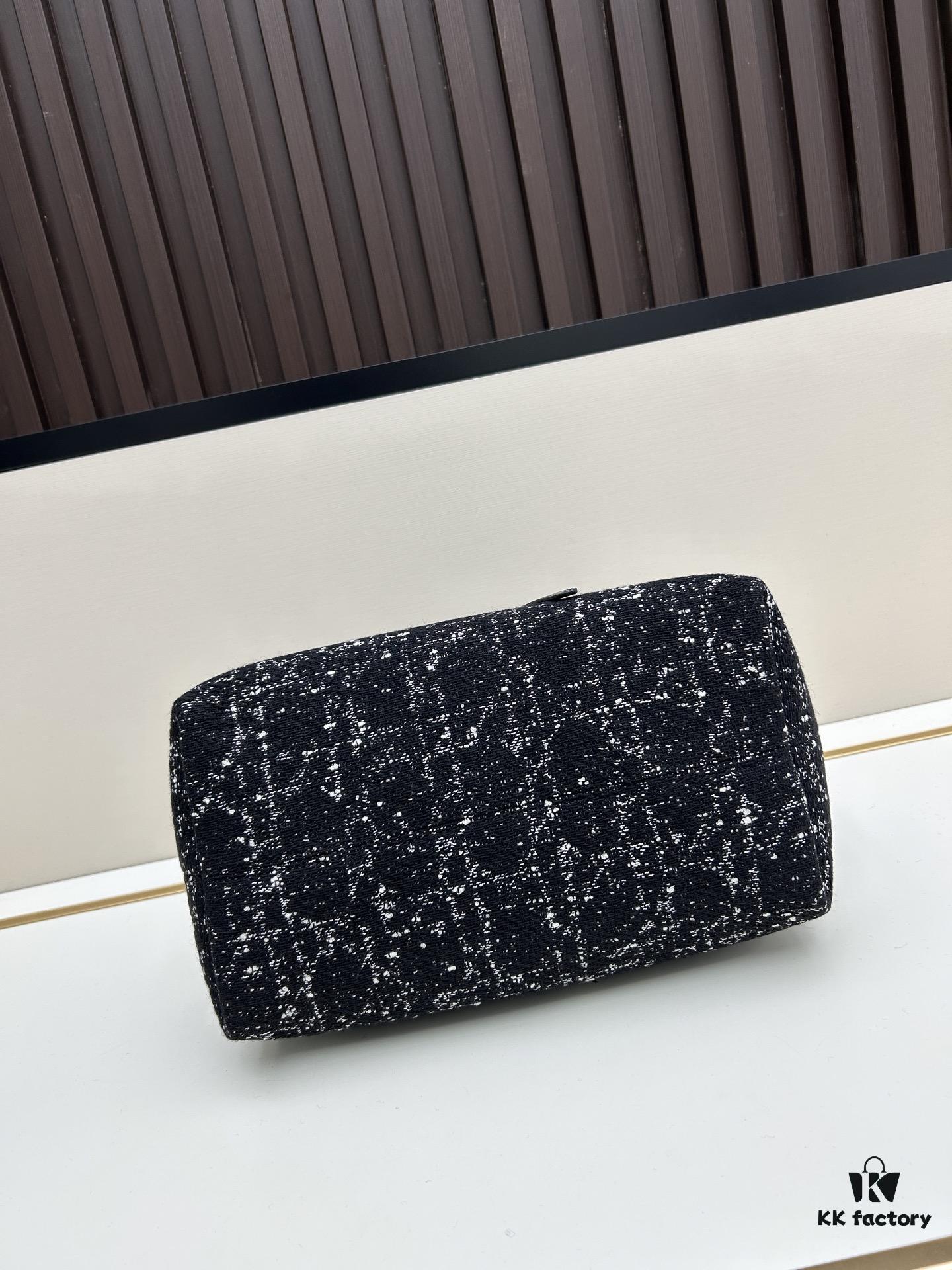 693094536e68136f4d9aa013 Medium Dior Toujours Bag in Black Calfskin with Cannage Stitching