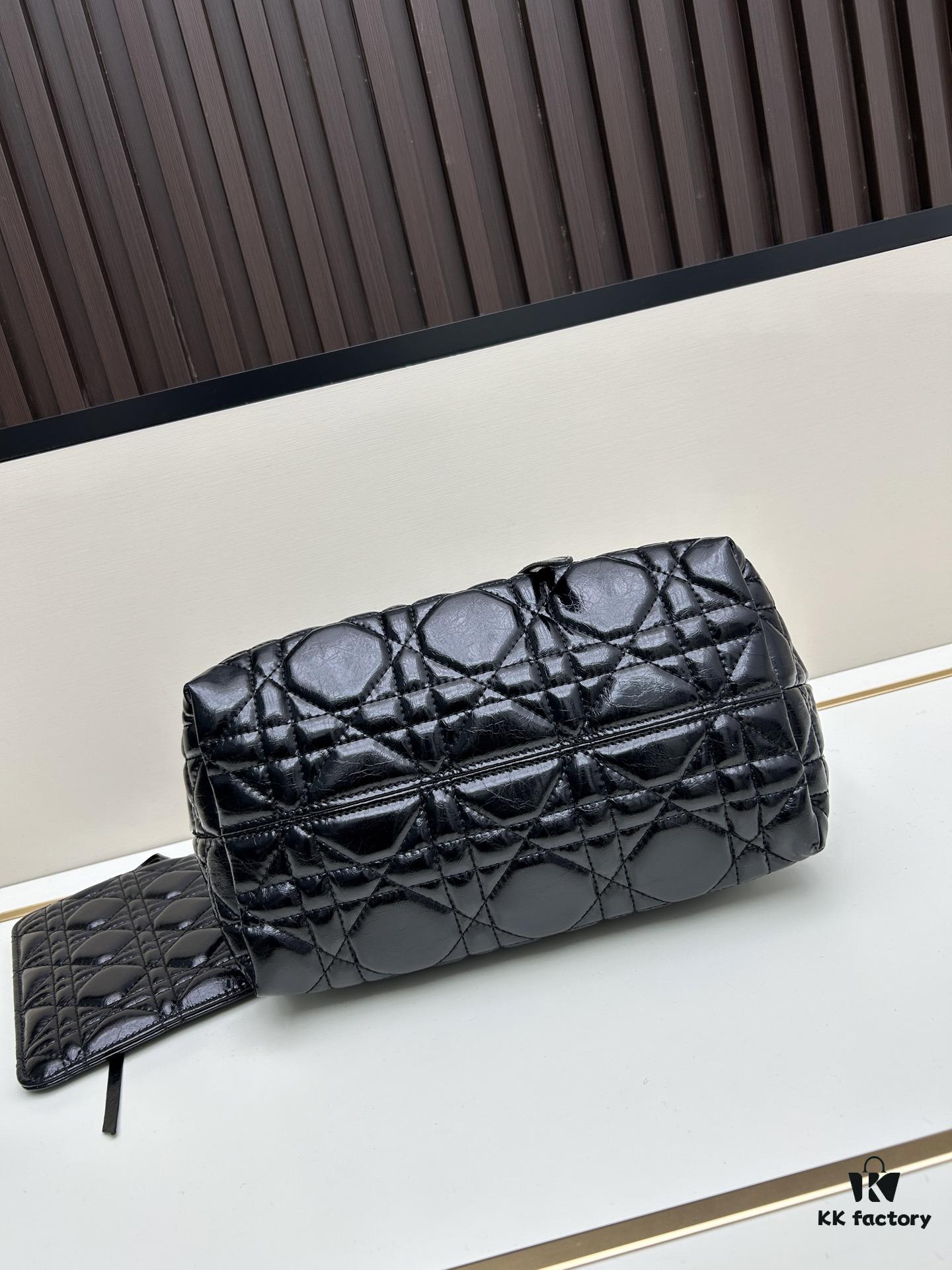 6930945c6e68136f4d9aa024 Medium-sized Oil-waxed Calfskin Dior Toujours Bag