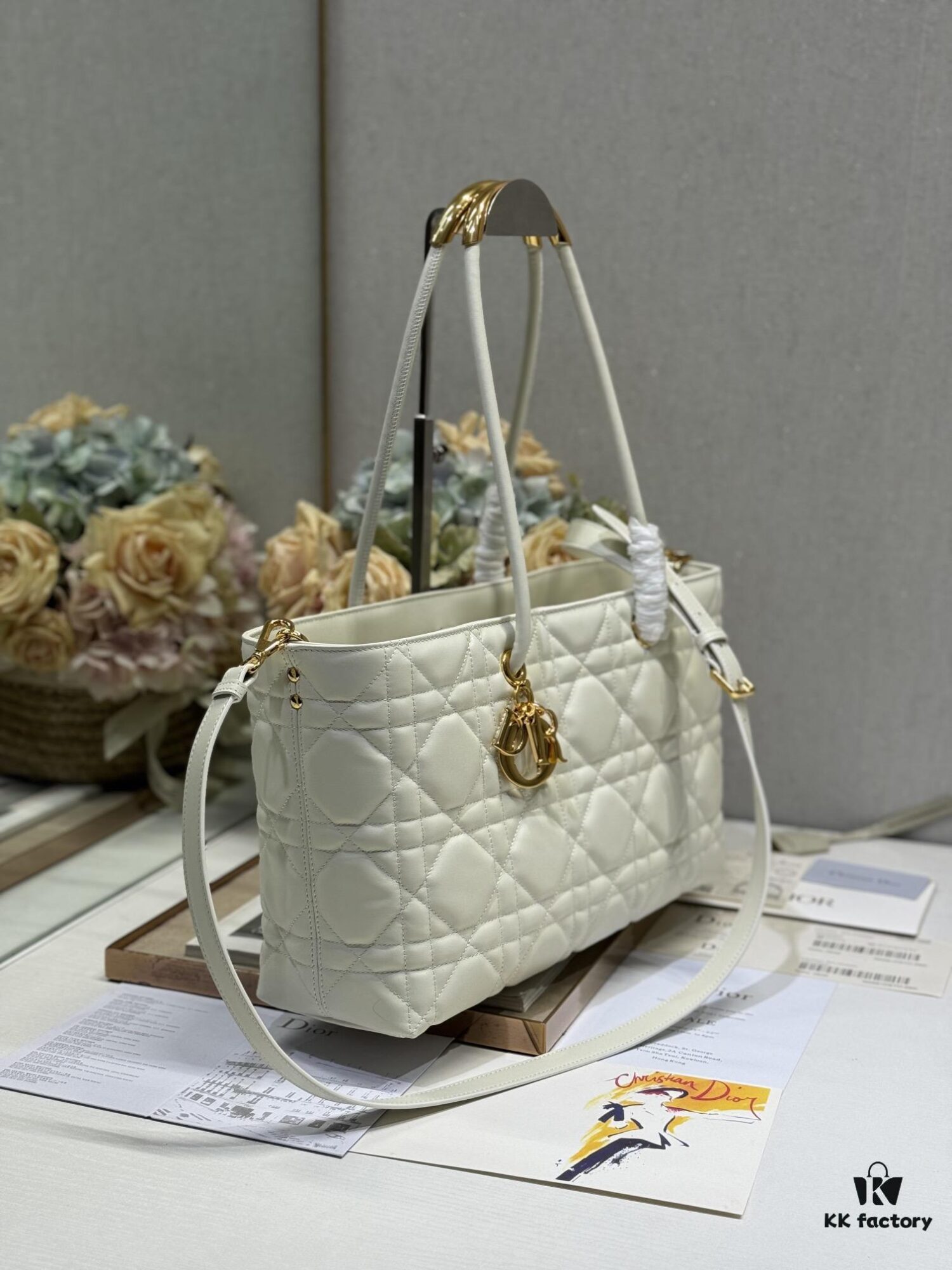 693094ab6e68136f4d9aa0ae Top-Grade Original Dior Stills Handbag