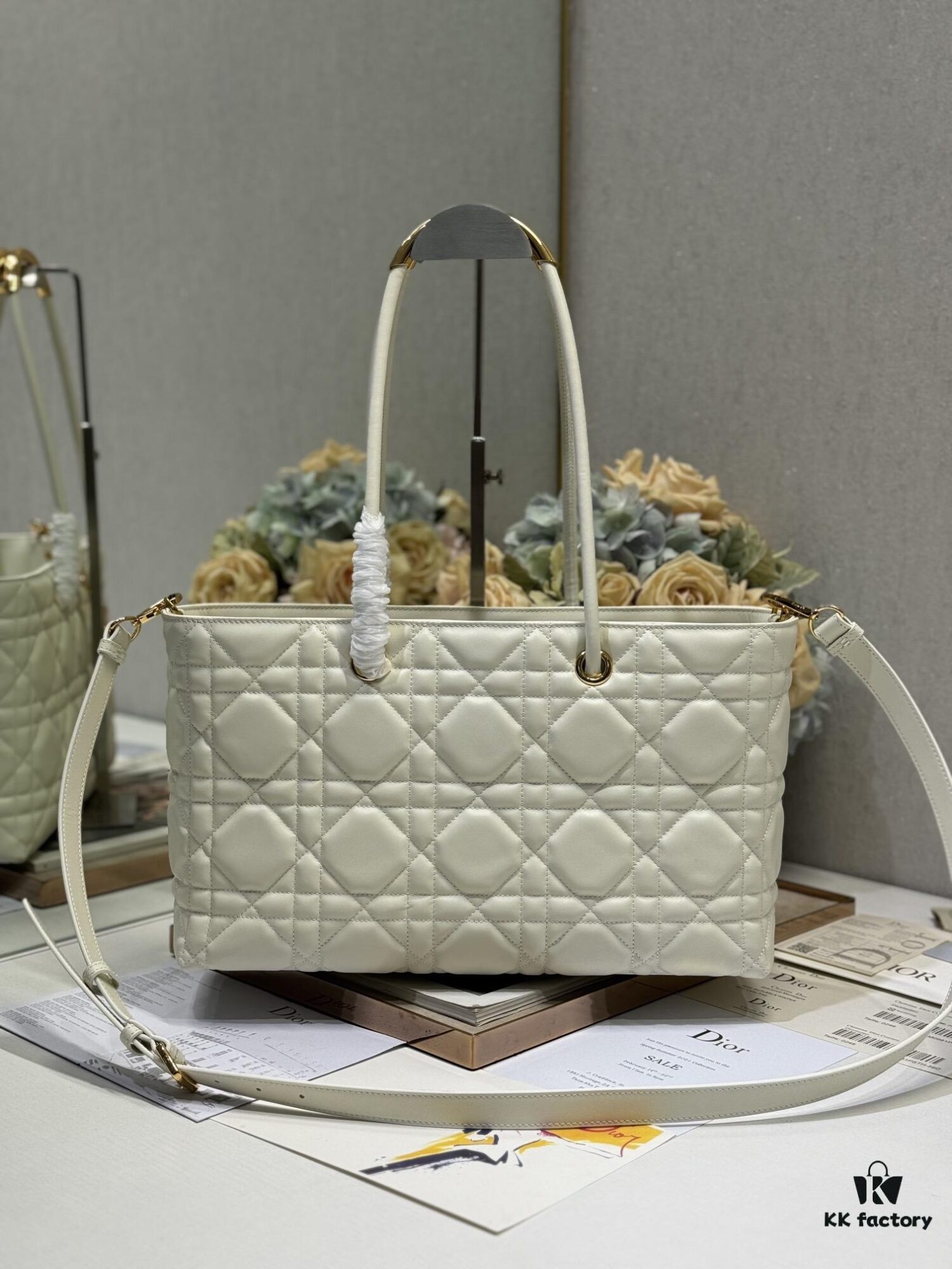 693094ac6e68136f4d9aa0af Top-Grade Original Dior Stills Handbag