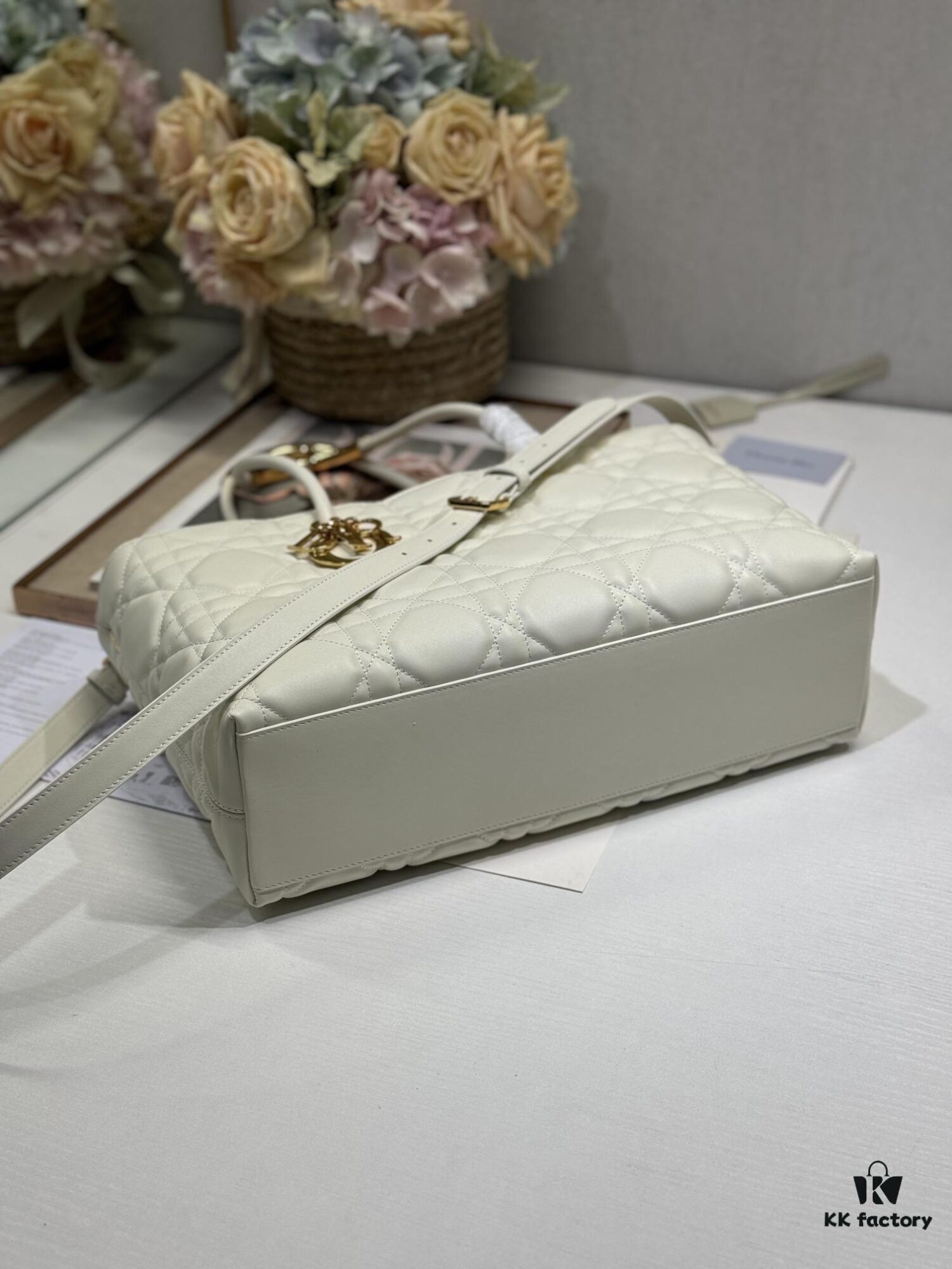 693094ac6e68136f4d9aa0b0 Top-Grade Original Dior Stills Handbag