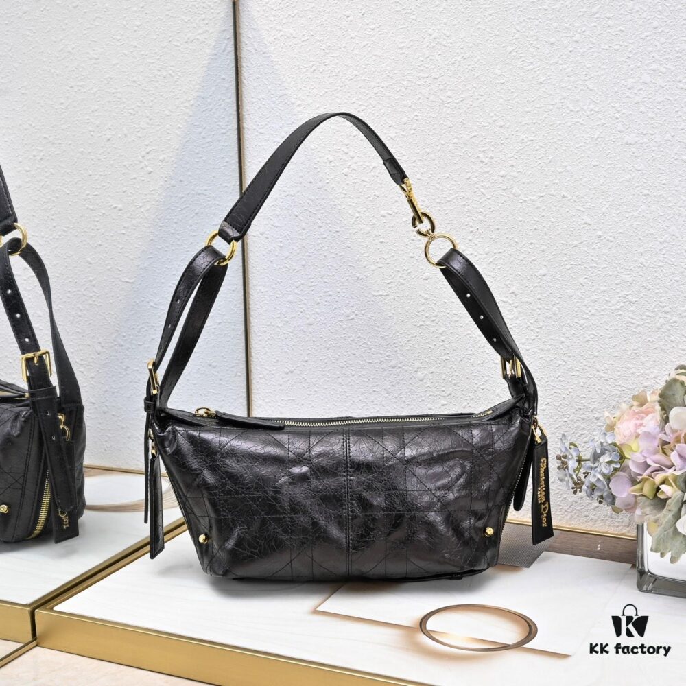 693094df6e68136f4d9aa11b Small Size Upgraded Version Release🔥. This D-Journey handbag features a soft texture and reinterprets the dumpling bag silhouette with a modern design.