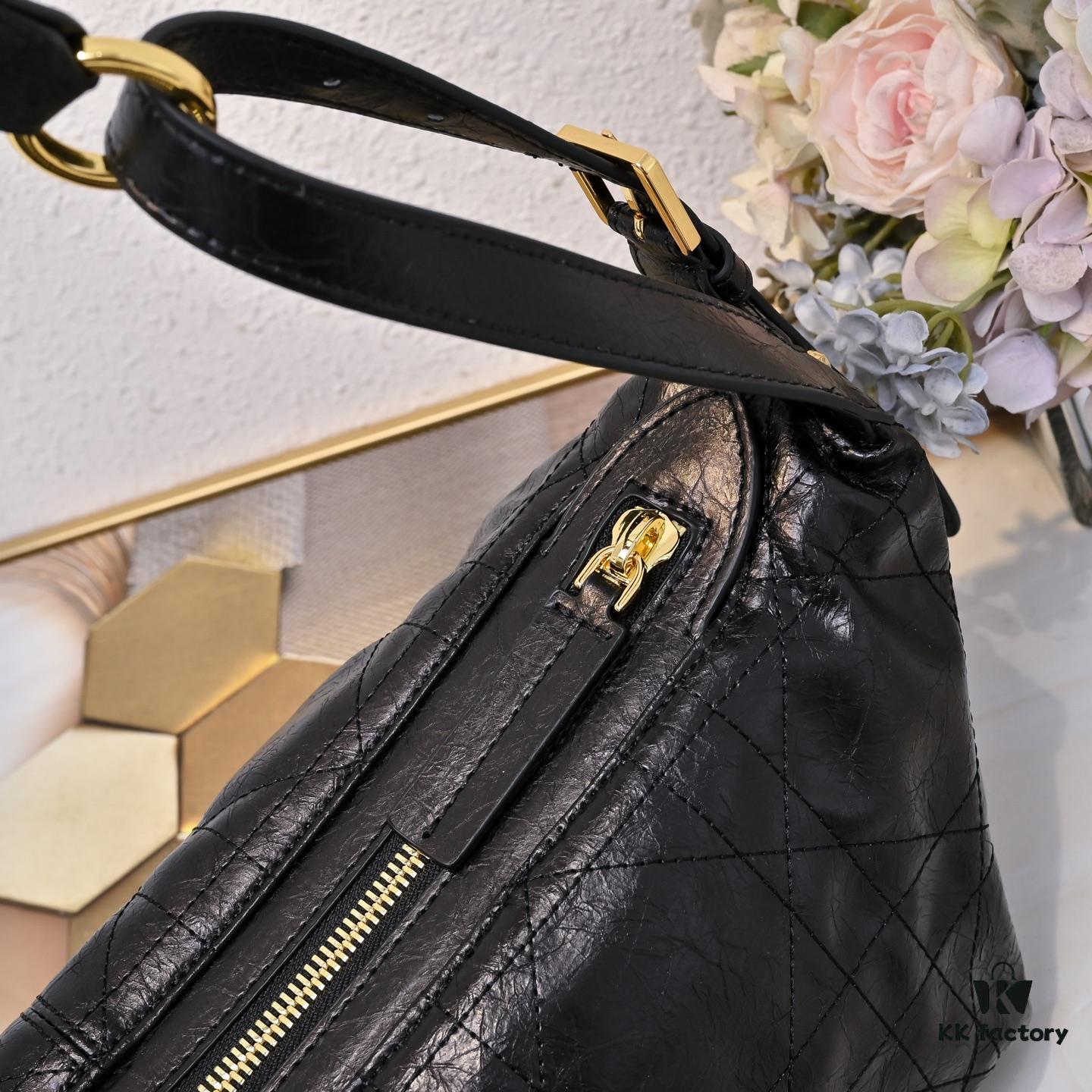 Small Size Upgraded Version Release🔥. This D-Journey handbag features a soft texture and reinterprets the dumpling bag silhouette with a modern design.