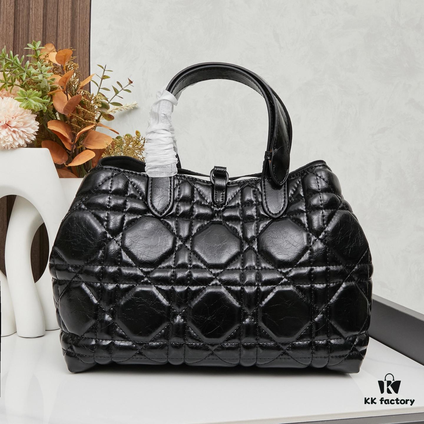 6930951b6e68136f4d9aa193 Medium-sized Oil-Waxed Calfskin Dior Toujours Bag