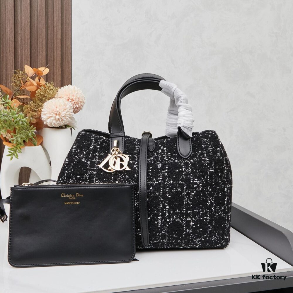 693095366e68136f4d9aa1c4 Dior Toujours Medium Bag