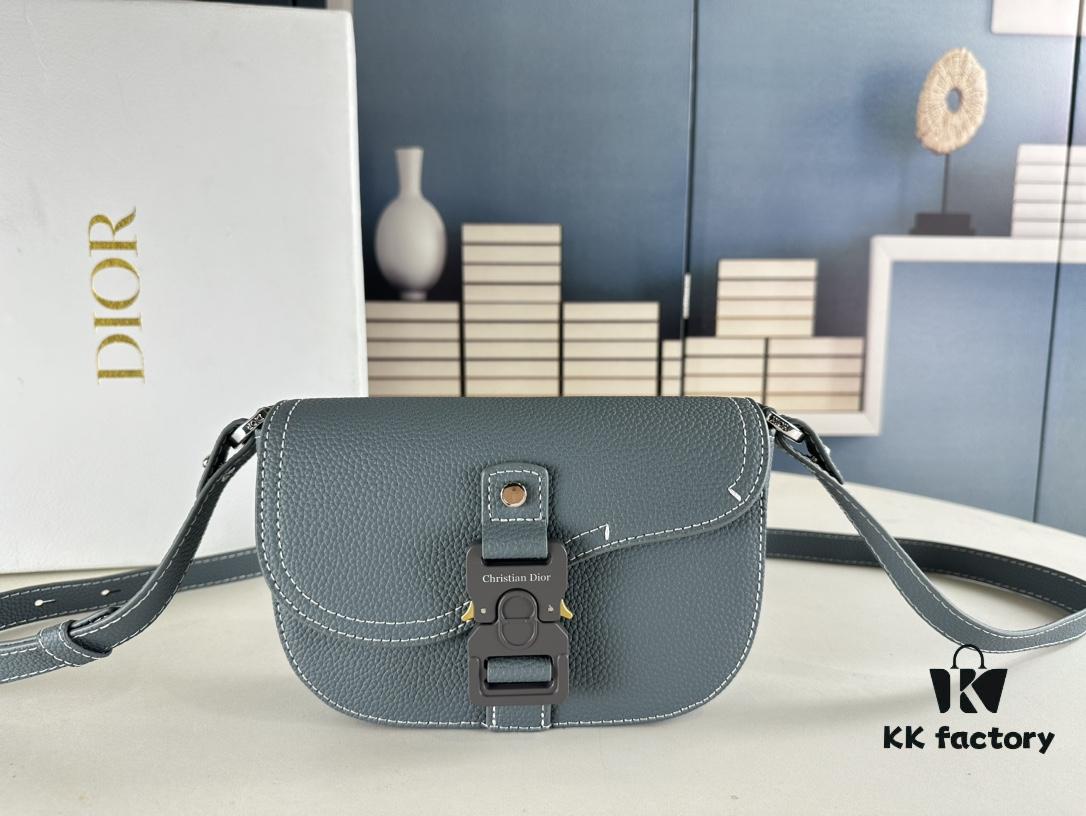 6930954a6e68136f4d9aa1f0 Dior Saddle Clutch with Shoulder Strap in Oblique Print Fabric and Black Grained Calfskin