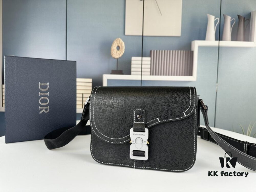 Box Included [Top Original Version] This miniature saddle messenger bag is exquisitely stylish, crafted from black grained cowhide leather and adorned with a flap closure and 'DIOR' signature, highlighting the refined charm of the saddle design. Spacious interior compartments with a patch pocket for organizing daily essentials. Equipped with an adjustable leather shoulder strap for versatile wear as a shoulder or crossbody bag.