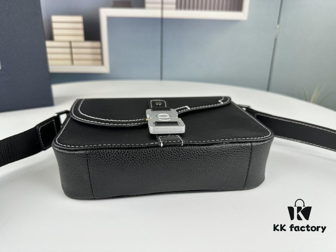 Box Included [Top Original Version] This miniature saddle messenger bag is exquisitely stylish, crafted from black grained cowhide leather and adorned with a flap closure and 'DIOR' signature, highlighting the refined charm of the saddle design. Spacious interior compartments with a patch pocket for organizing daily essentials. Equipped with an adjustable leather shoulder strap for versatile wear as a shoulder or crossbody bag.