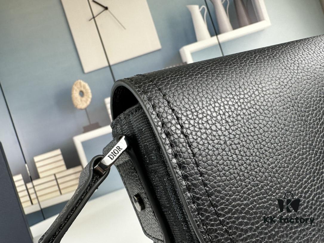 Box Included [Top Original Version] This mini saddle messenger bag is exquisitely fashionable, crafted from black grained cowhide leather with a flap closure and 'DIOR' signature, highlighting the refined charm of the saddle design. Spacious interior compartments with a patch pocket to store daily essentials. Equipped with an adjustable leather shoulder strap for shoulder or crossbody wear.