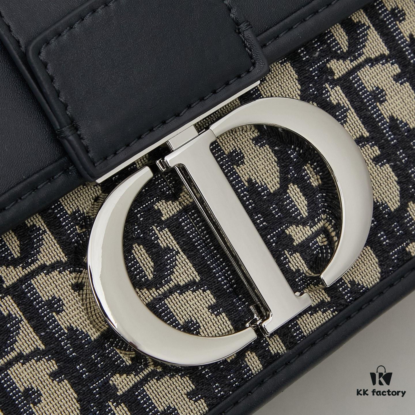 693095696e68136f4d9aa229 Large Di0r 30 Montaigne Bag ♥️ Inspired by Dior's Classic Presence at 30 Avenue Montaigne Since 1947