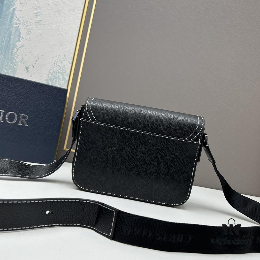 Box Included [Top Original Version] This miniature saddle messenger bag is exquisitely stylish, meticulously crafted from black grained cowhide leather and accentuated with a flap closure and 'DIOR' signature, highlighting the refined charm of the saddle design. Featuring a spacious interior compartment with a patch pocket for organizing daily essentials, it comes with an adjustable leather shoulder strap that allows for both shoulder and crossbody wear.