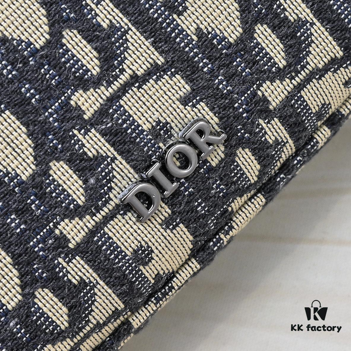 693095b76e68136f4d9aa2ca Dior Cd Diamond Canvas Wash Bag