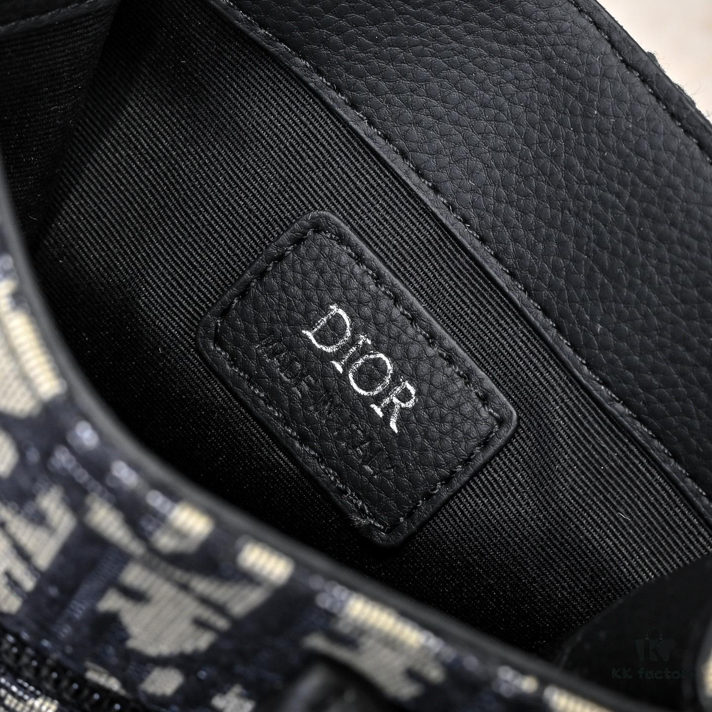 693095b96e68136f4d9aa2cd Dior Cd Diamond Canvas Wash Bag