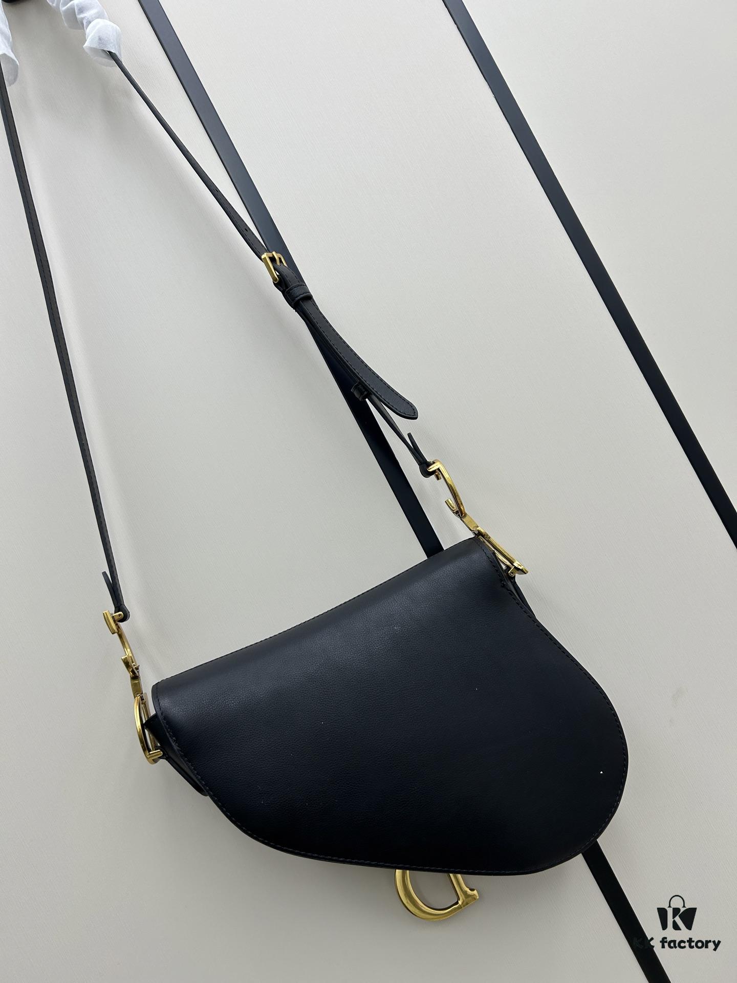 693095de6e68136f4d9aa315 Box Included. Monogram. Thin Strap. Large Size. Matching Hardware. Comes with Box. 【♥️Dior Saddle Monogram Collection♥️ Highest Version Online】【Includes Boutique Original Strap 🎁】