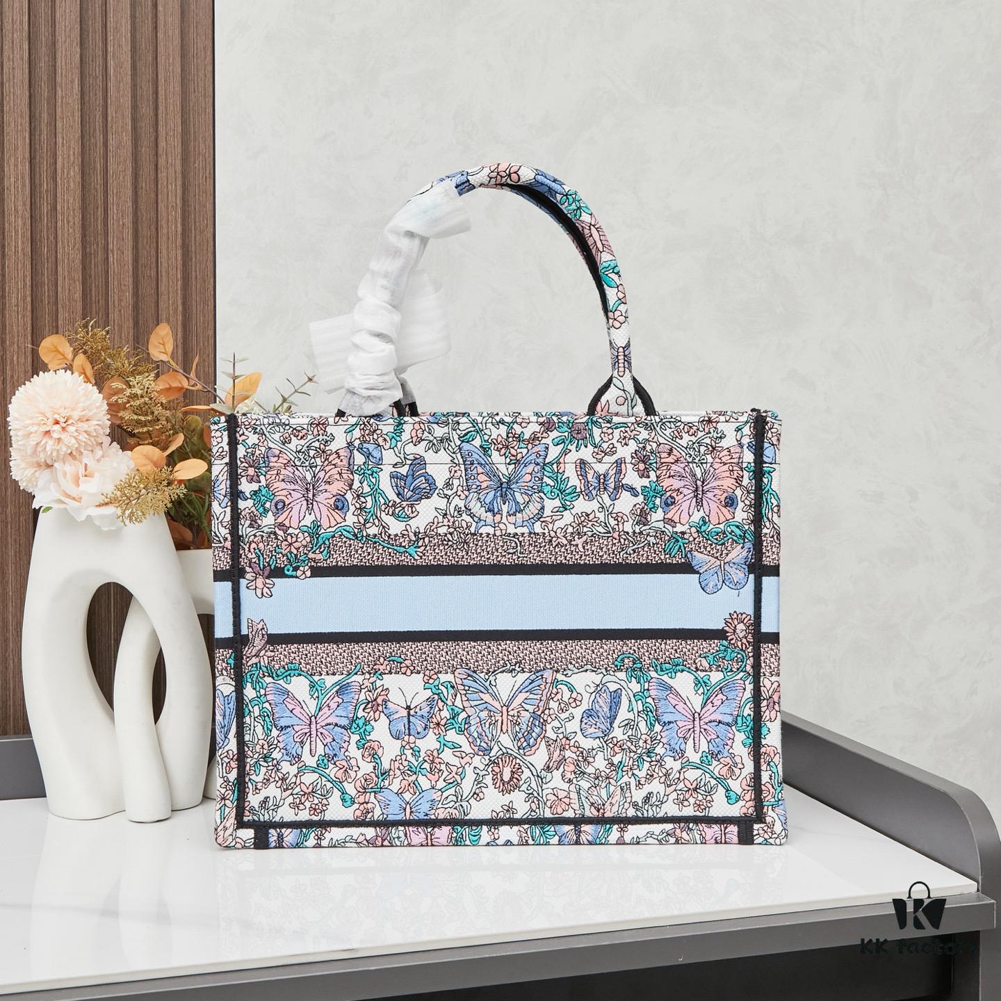 693096146e68136f4d9aa37d Original Order Embroidered Medium Di0r Book Tote