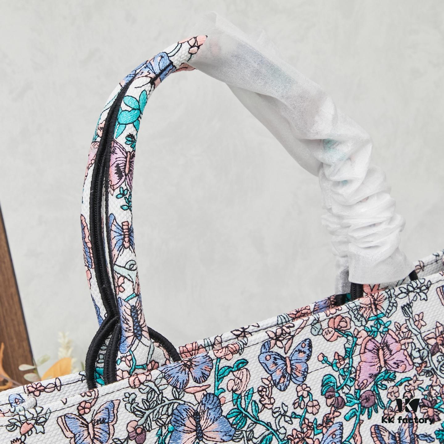 Embroidered Large [Dior Book Tote]