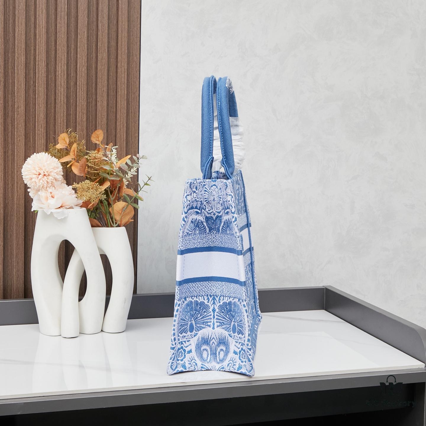 6930963f6e68136f4d9aa3cb Original Order Embroidered Medium Di0r Book Tote